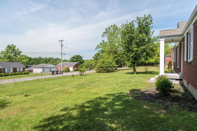 2403 Gregory Dr, Nashville, TN 37216