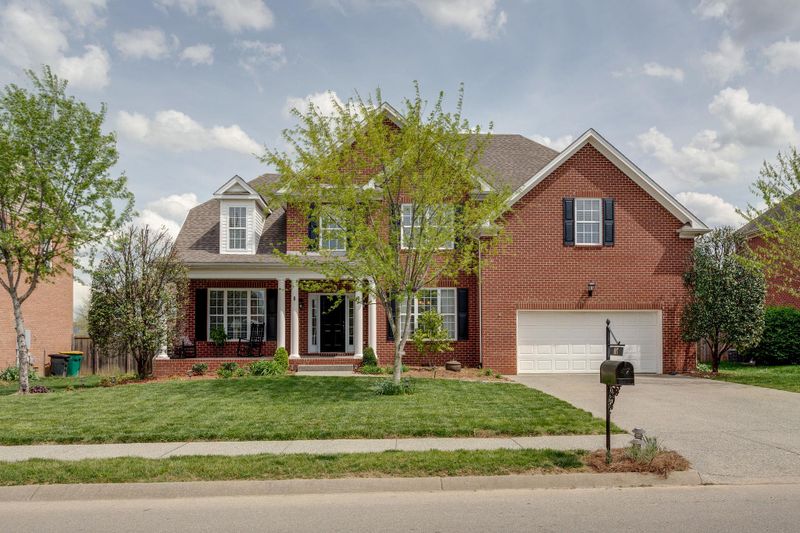 1017 Brixworth Dr, Thompsons Station, TN 37179