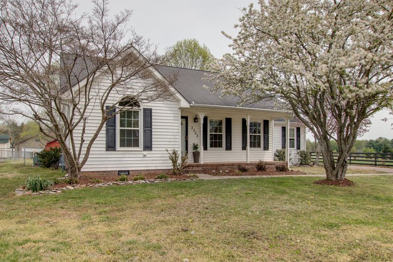 3302 Crestmount Dr, Murfreesboro, TN 37129