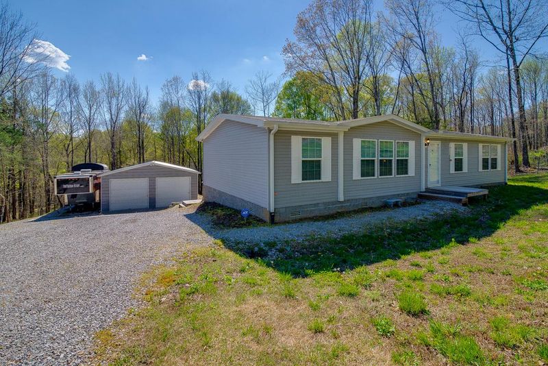 1024 Ben Collier Rd, Charlotte, TN 37036