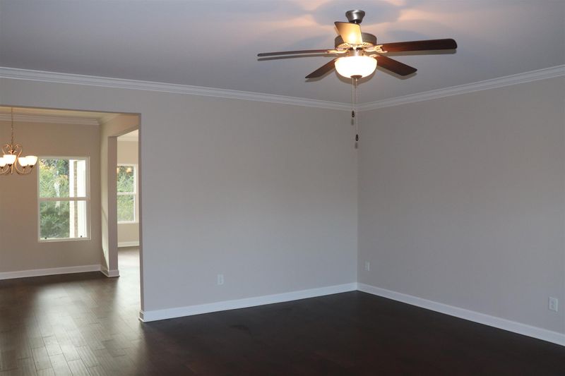 738 Sapphire Dr, Murfreesboro, TN 37128