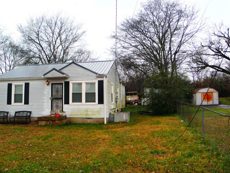 944 Youngs Ln, Nashville, TN 37207