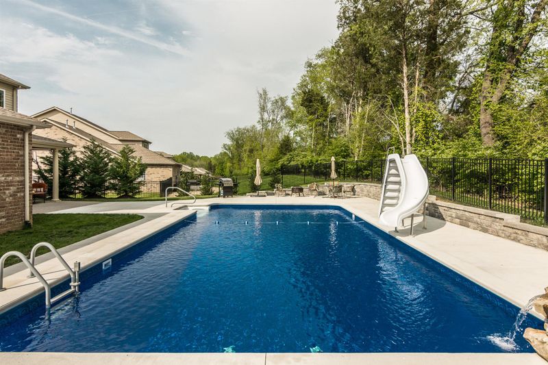 123 Windmill Pointe Cir, Hendersonville, TN 37075