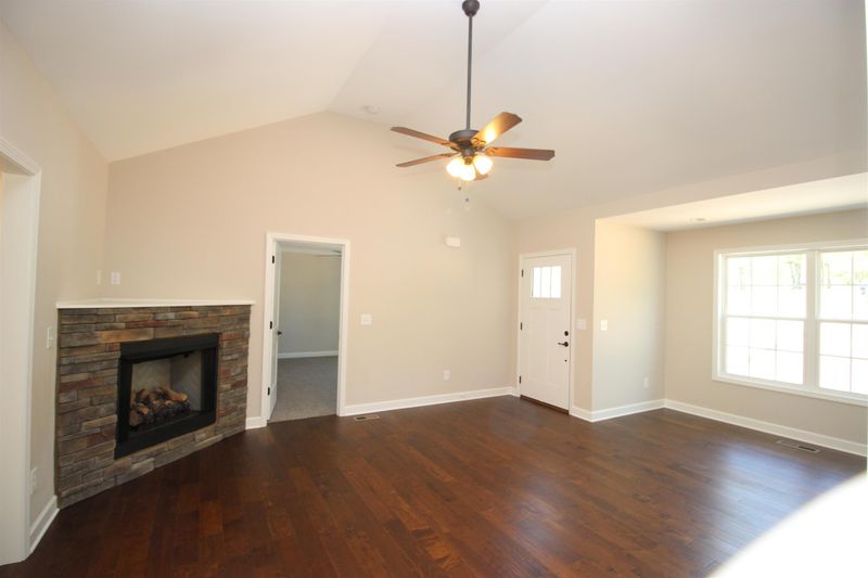 975 Hargrove Rd, Dickson, TN 37055