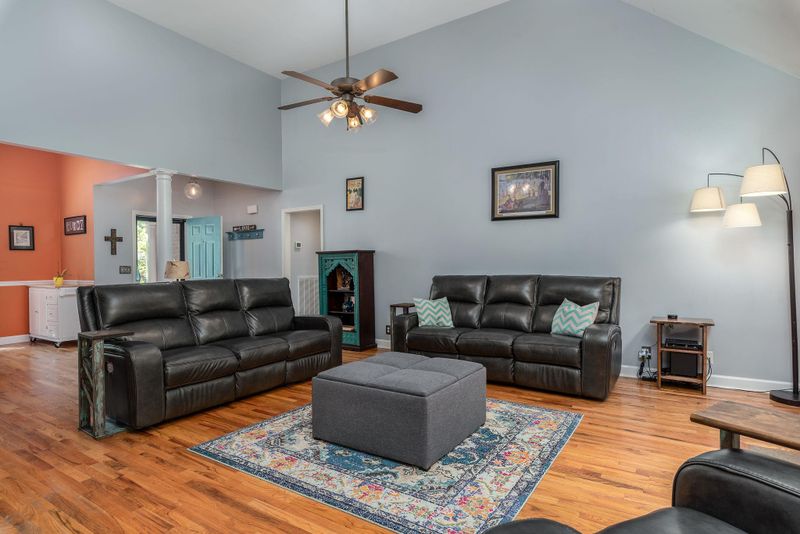 517 Spring Hill Dr, Smyrna, TN 37167