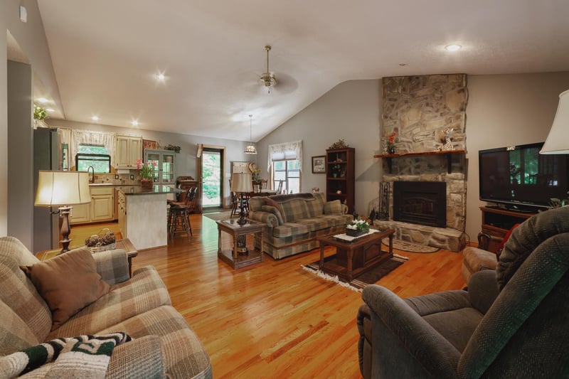 365 Horseshoe Bend Ln, Elmwood, TN 38560