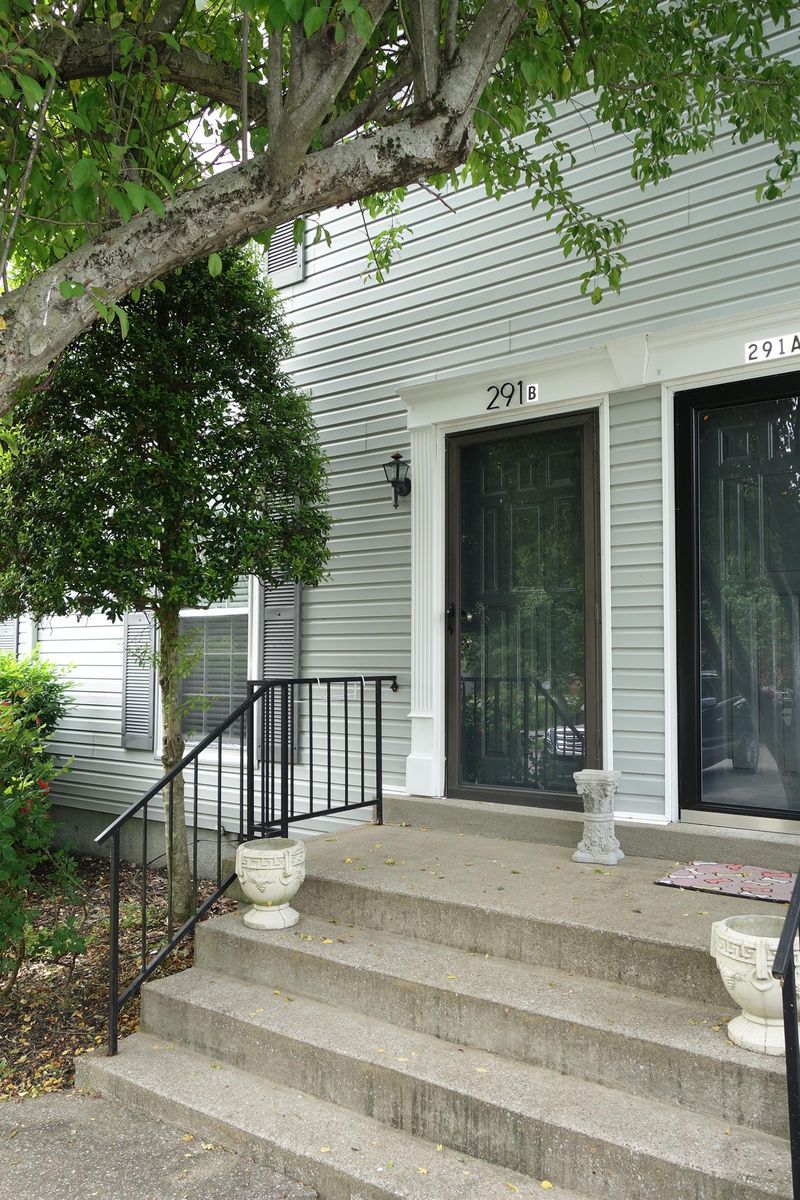 291 Donna Dr Apt B, Hendersonville, TN 37075
