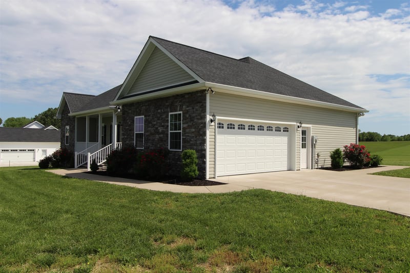 922 Jump Off Rd, Bon Aqua, TN 37025