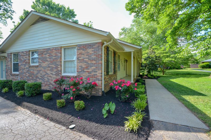 2407 Surrey Ct, Murfreesboro, TN 37129