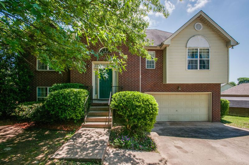 5404 Roxborough Pt, Hermitage, TN 37076