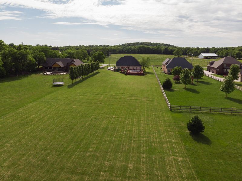 1215 Lone Oak Rd, Mount Juliet, TN 37122