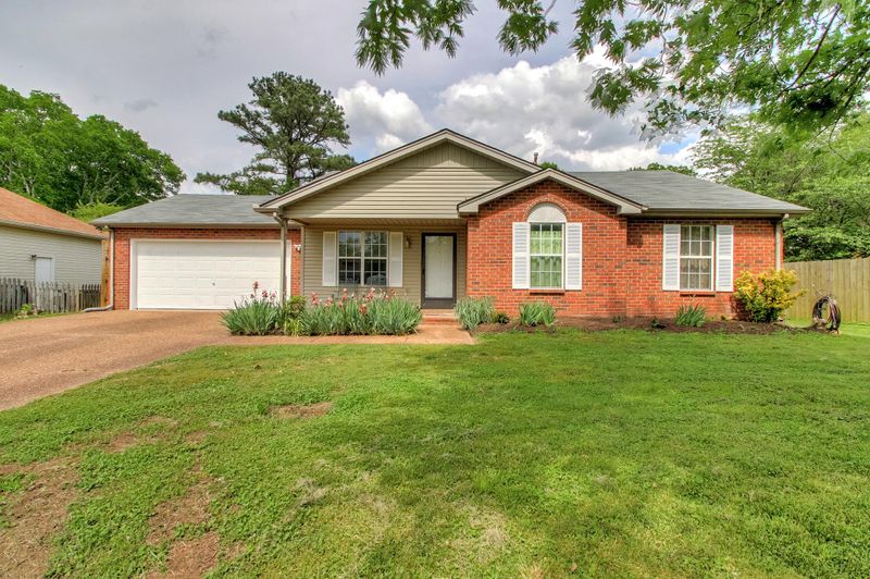 676 Kingsway Dr, Old Hickory, TN 37138