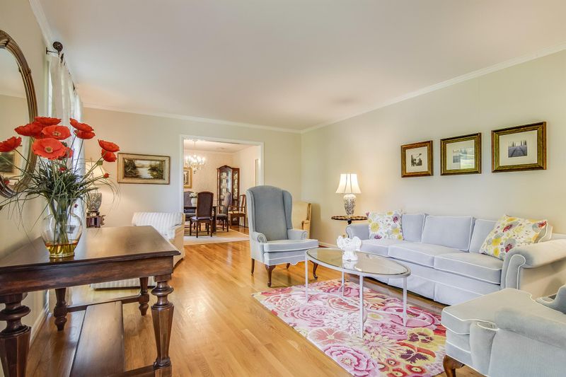 814 Evansdale Dr, Nashville, TN 37220