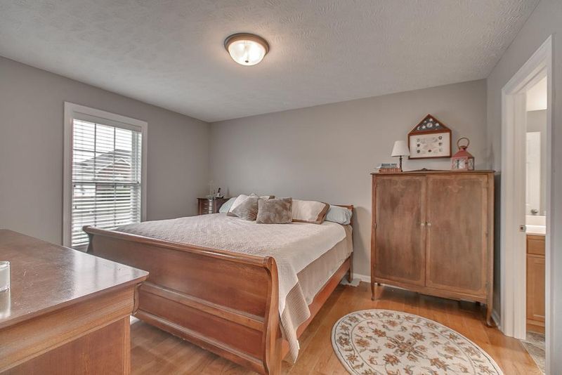4860 Ark Ln, Murfreesboro, TN 37127