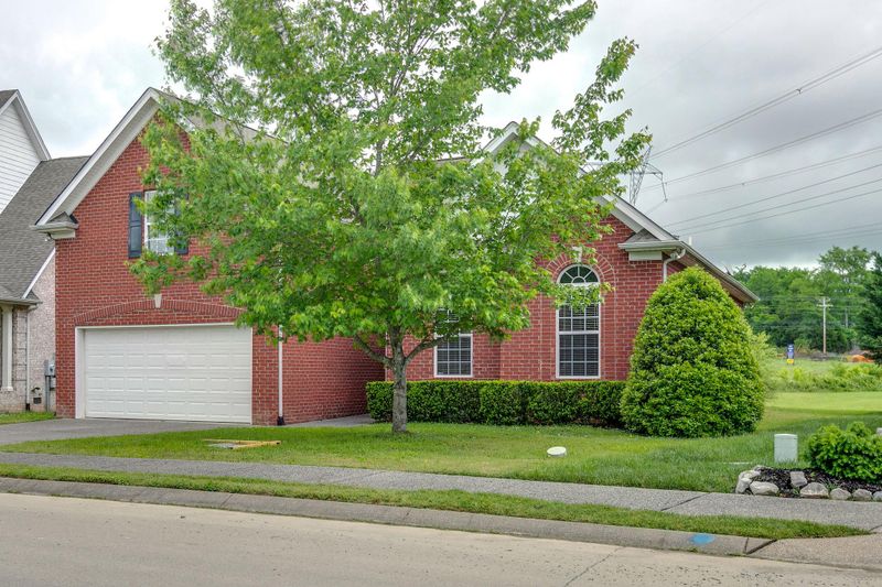 3015 Honeysuckle Dr, Spring Hill, TN 37174