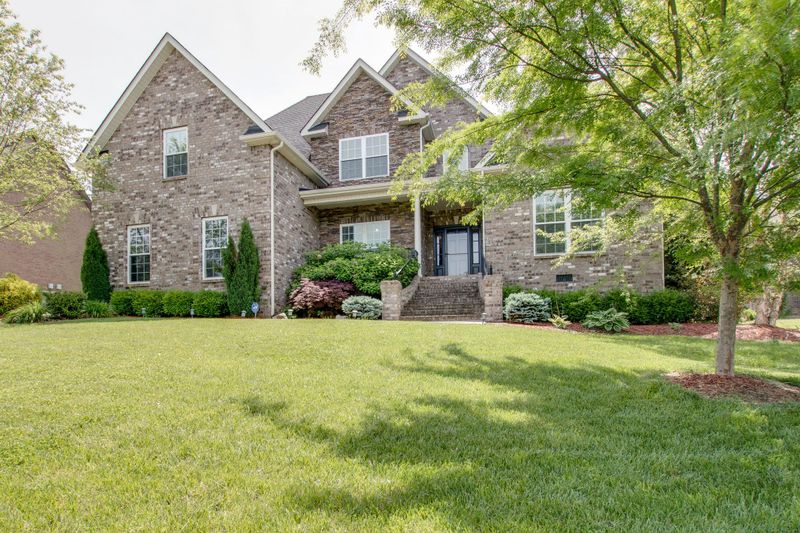 805 Twin View Dr, Murfreesboro, TN 37128