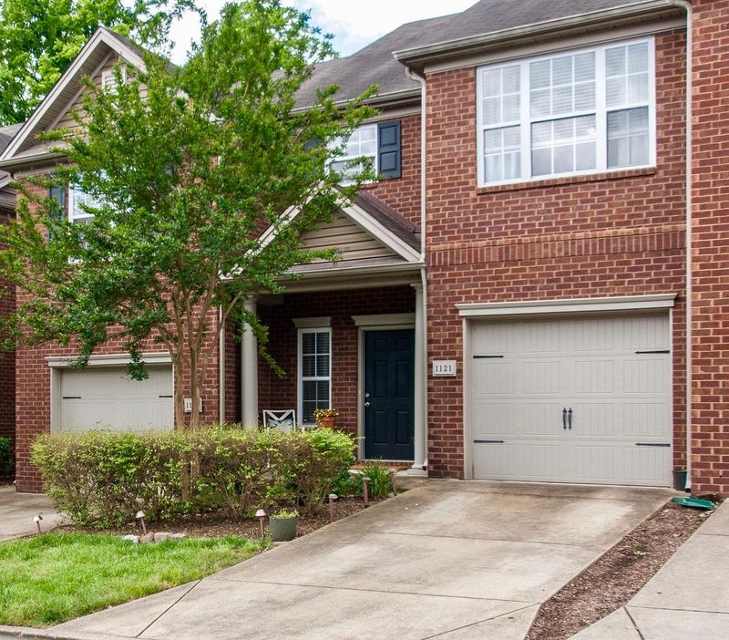 1121 Thorncrest Rd, Nashville, TN 37211