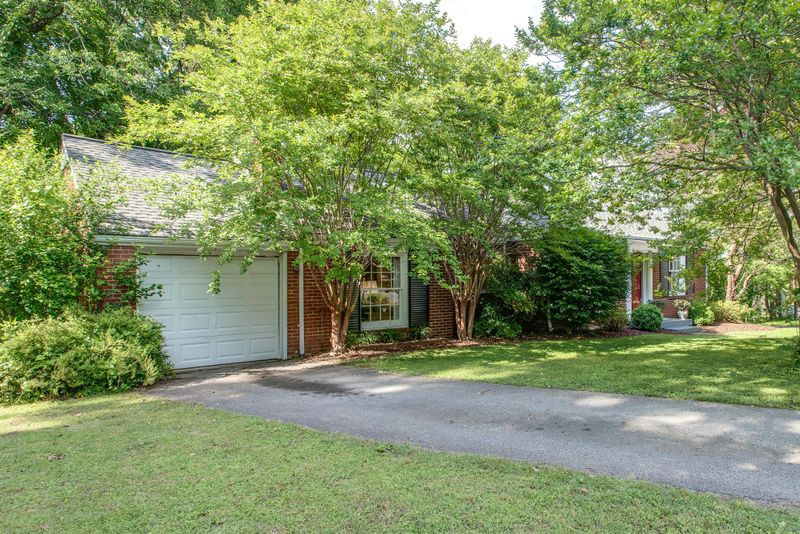 5602 Vine Ridge Dr, Nashville, TN 37205
