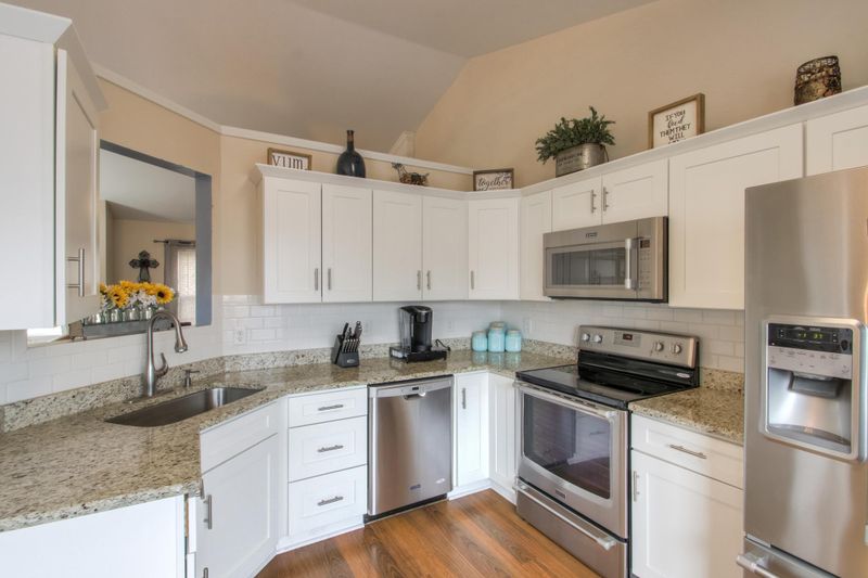 2108 Ponty Pool Dr, Mount Juliet, TN 37122