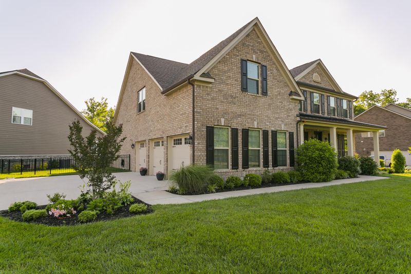 2002 Canyon Echo Dr, Franklin, TN 37064