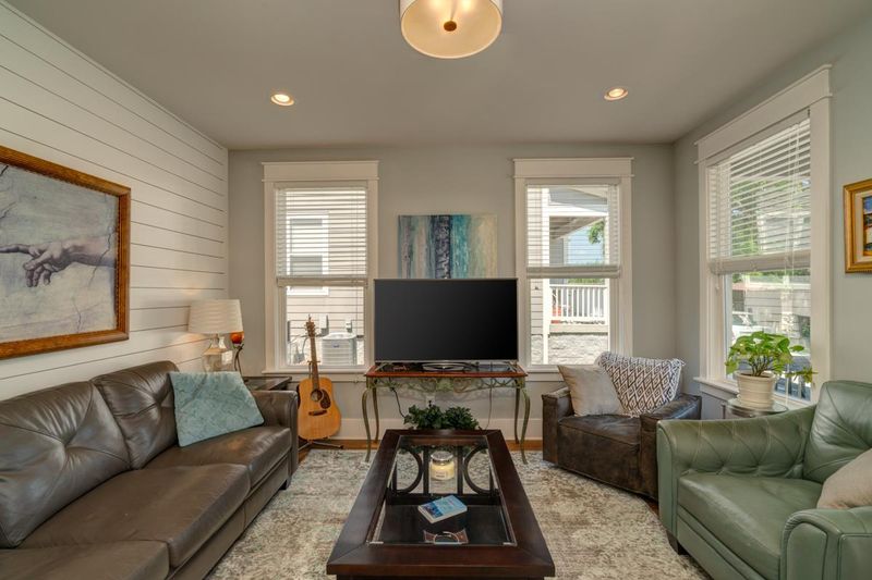 6377 Ivy St, Nashville, TN 37209