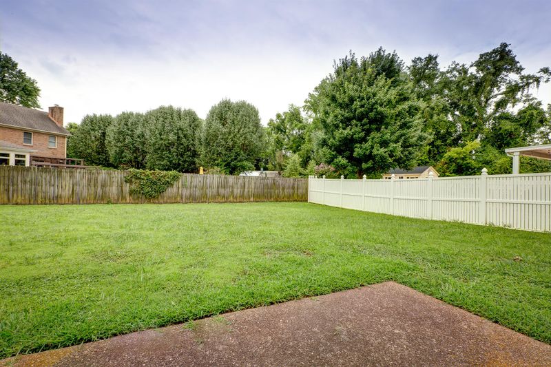 1910 Greenland Dr, Murfreesboro, TN 37130