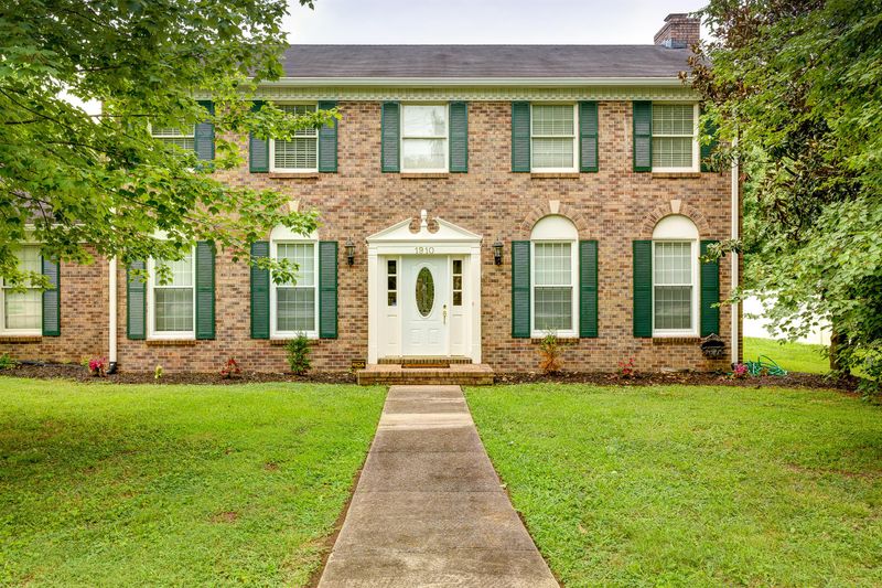 1910 Greenland Dr, Murfreesboro, TN 37130