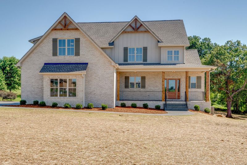 511 Trinity Dr, Burns, TN 37029