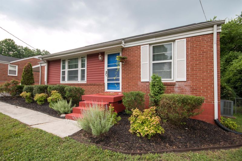 2103 Crystal Dr, Nashville, TN 37210