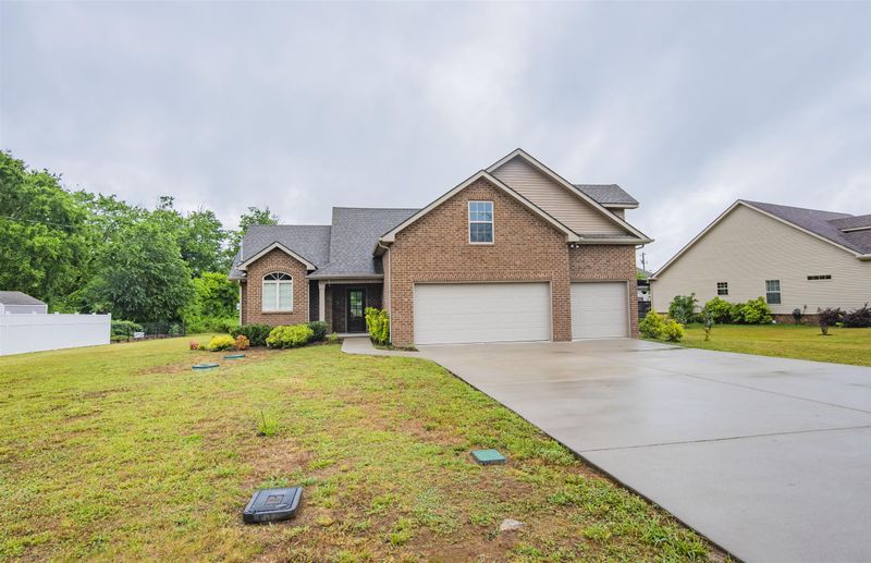 8422 Manor Farm Dr, Murfreesboro, TN 37129