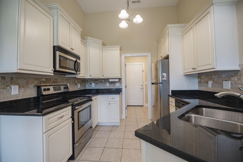 8422 Manor Farm Dr, Murfreesboro, TN 37129