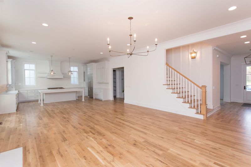 2470 Abbott Martin Rd, Nashville, TN 37215