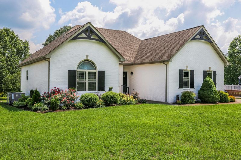 1129 Lakes Edge Dr, Murfreesboro, TN 37130