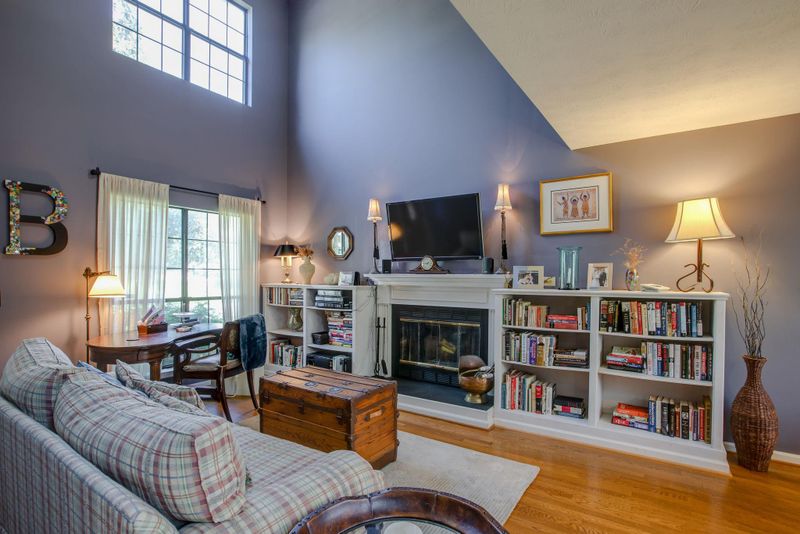 1117 Crestfield Dr, Nashville, TN 37211