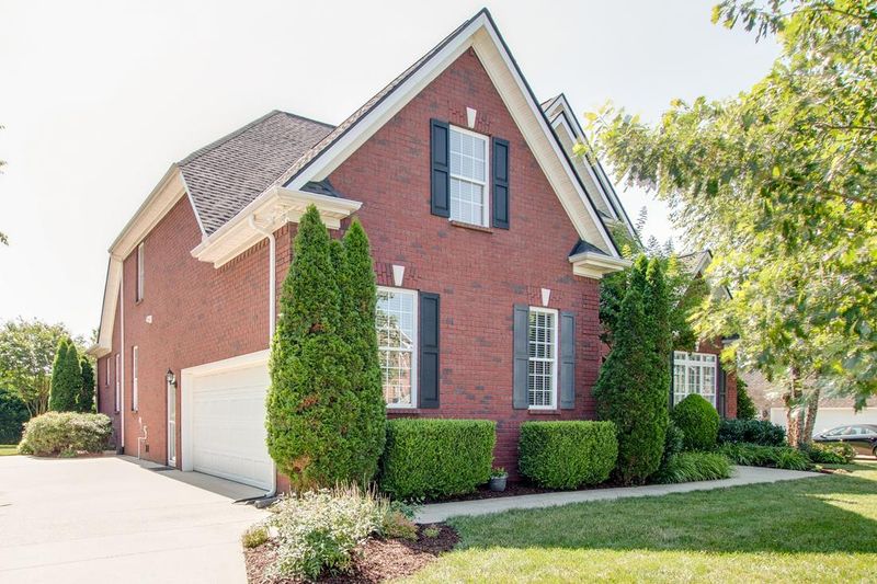 1320 Heather Pl, Murfreesboro, TN 37128