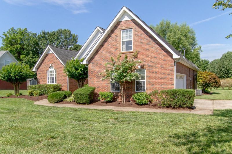 2645 Dorset St, Murfreesboro, TN 37130