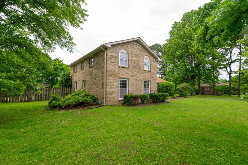 313 Rembrandt Dr, Old Hickory, TN 37138