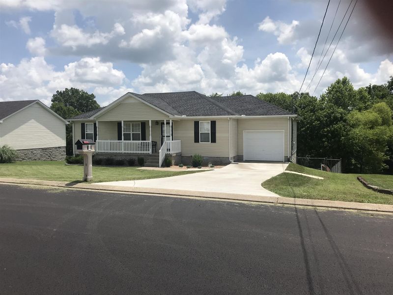 2055 Gardendale Dr, Murfreesboro, TN 37130