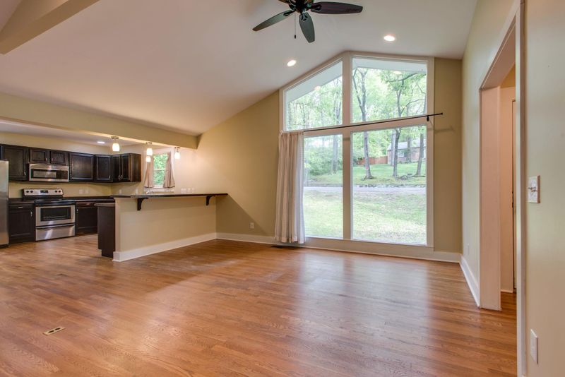 5814 Vine Ridge Dr, Nashville, TN 37205