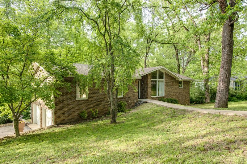 5814 Vine Ridge Dr, Nashville, TN 37205