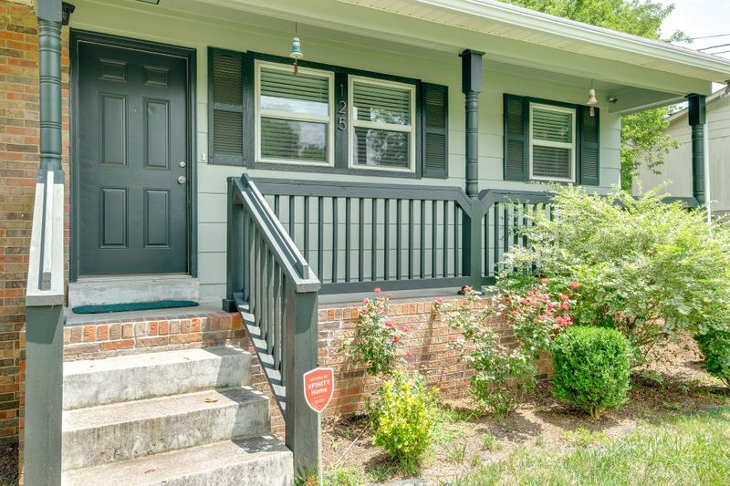 125 Cedarcrest Dr, Hendersonville, TN 37075