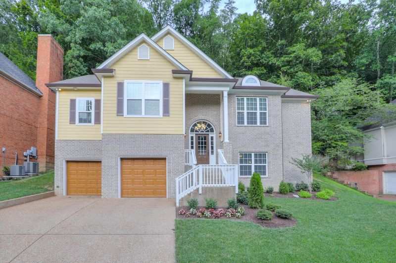 7060 Still Spring Hollow Dr, Nashville, TN 37221
