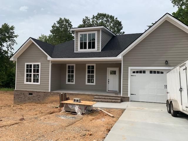 42 Hemlock Cir, Burns, TN 37029