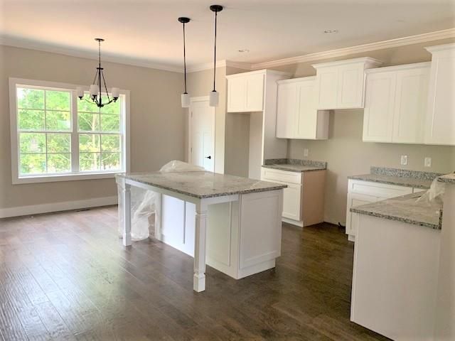 42 Hemlock Cir, Burns, TN 37029