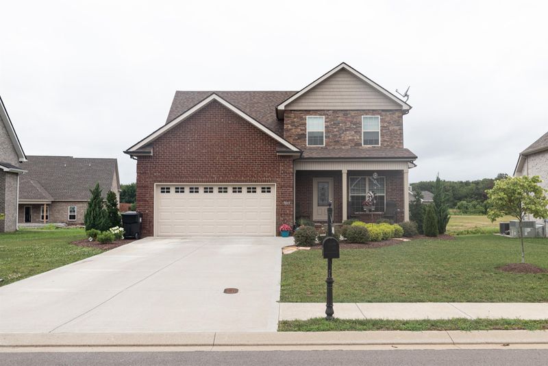5013 Lady Thatcher Dr, Murfreesboro, TN 37129
