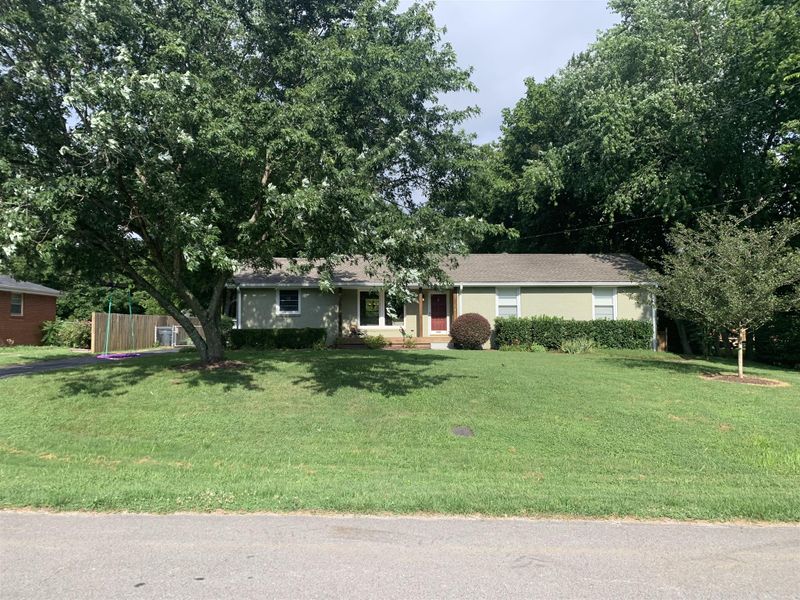 4905 Montclair Dr, Nashville, TN 37211