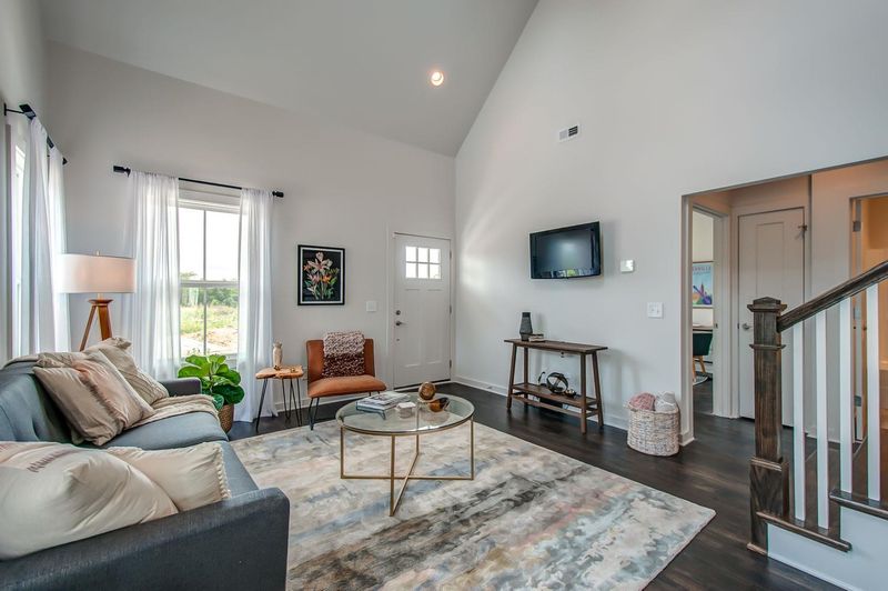 832 Ashland Place Dr, Nashville, TN 37218