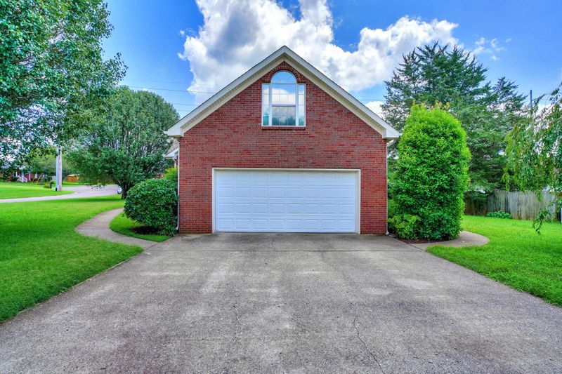 911 Harpeth River Ct, Murfreesboro, TN 37129