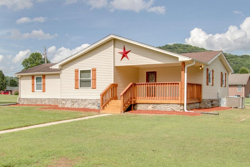 9 Hills Dale Ln E, Carthage, TN 37030