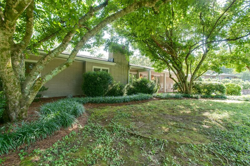 825 W Hillwood Dr, Nashville, TN 37205